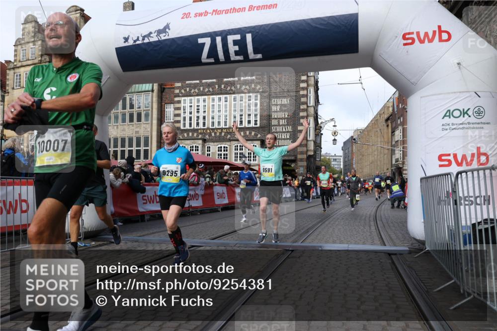 05.10.2025 - 20. swb-Marathon Bremen Yannick Fuchs http://msf.ph/oto/9254381 05.10.2025 10:54:52 Ziel 8326, 9282, 9295, 9591, 9754, 9776, 10007, 10174, 11276, 11321 meine-sportfotos.de