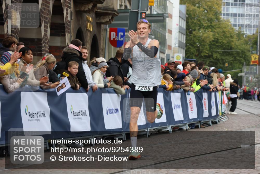 05.10.2025 - 20. swb-Marathon Bremen Strokosch-Dieckow http://msf.ph/oto/9254389 05.10.2025 12:52:43 Ziel 7266 meine-sportfotos.de