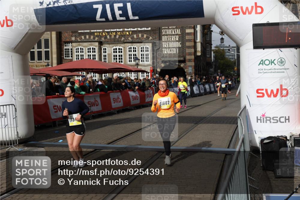 05.10.2025 - 20. swb-Marathon Bremen Yannick Fuchs http://msf.ph/oto/9254391 05.10.2025 11:15:04 Ziel 9303, 11345, 11607 meine-sportfotos.de