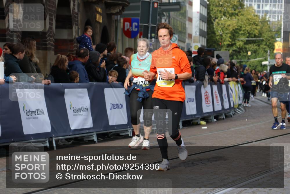 05.10.2025 - 20. swb-Marathon Bremen Strokosch-Dieckow http://msf.ph/oto/9254396 05.10.2025 11:02:14 Ziel 9363, 9748, 10130, 10821, 10829, 11340, 11386, 11454, 11646 meine-sportfotos.de