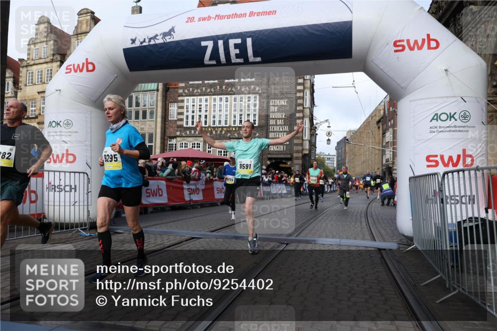 05.10.2025 - 20. swb-Marathon Bremen Yannick Fuchs http://msf.ph/oto/9254402 05.10.2025 10:54:52 Ziel 8326, 9282, 9295, 9591, 9754, 9776, 10007, 10174, 11276, 11321 meine-sportfotos.de