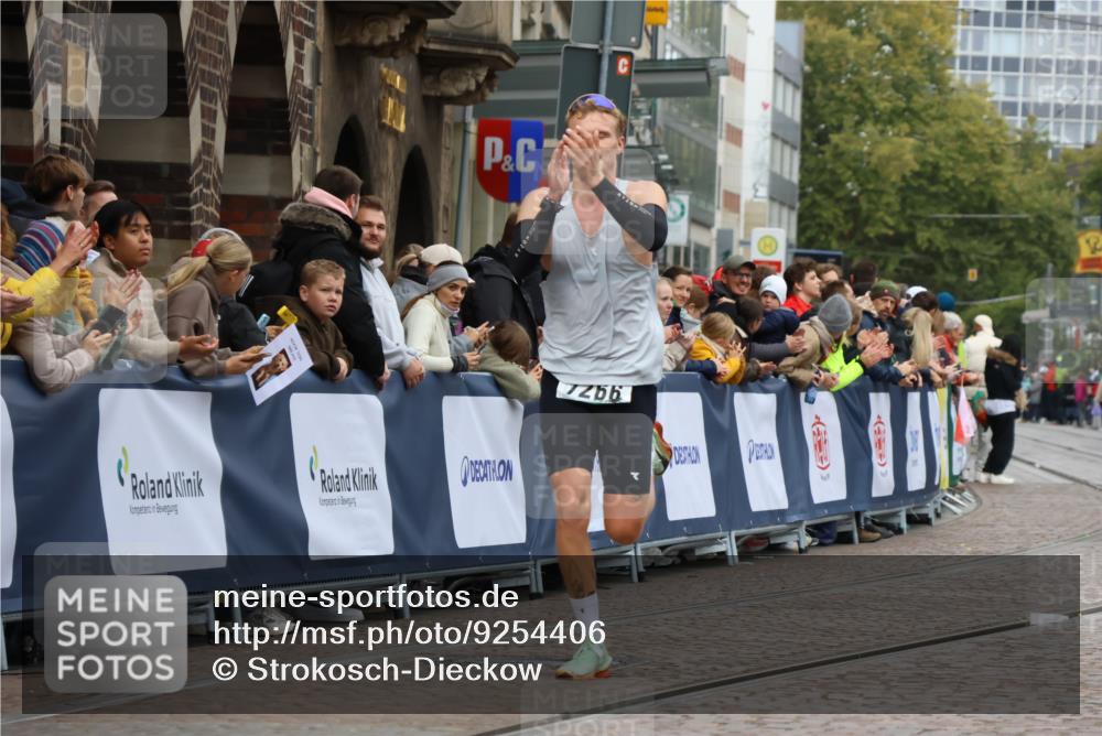 05.10.2025 - 20. swb-Marathon Bremen Strokosch-Dieckow http://msf.ph/oto/9254406 05.10.2025 12:52:43 Ziel 7266 meine-sportfotos.de