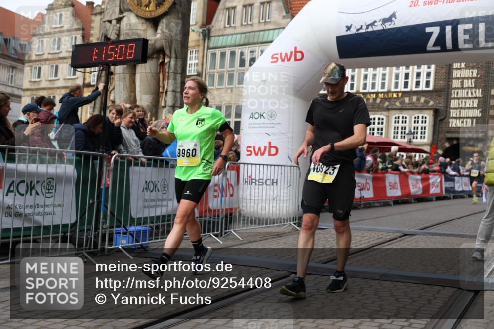 05.10.2025 - 20. swb-Marathon Bremen Yannick Fuchs http://msf.ph/oto/9254408 05.10.2025 10:45:57 Ziel 28, 9285, 9960, 10350, 10823 meine-sportfotos.de