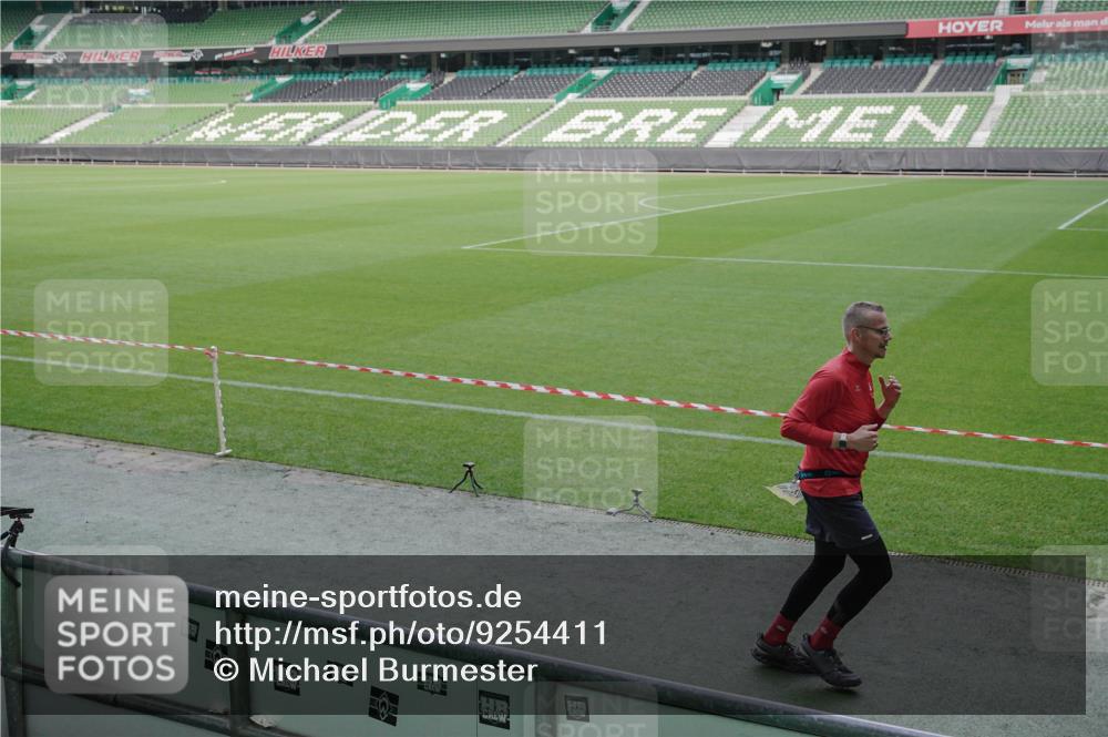 05.10.2025 - 20. swb-Marathon Bremen Michael Burmester http://msf.ph/oto/9254411 05.10.2025 10:42:47 Laufen im Stadion 8225, 8865, 9185, 9212, 9276, 9288, 9410, 9476, 9481, 9493, 9519, 9526, 9557, 9648, 9664, 9675, 9680, 9726, 9734, 9736, 9760, 9784, 9798, 9806, 9815, 9822, 9823, 9826, 9861, 9912, 9945, 9972, 9999, 10031, 10074, 10082, 10087, 10146, 10239, 10245, 10264, 10316, 10365, 10366, 10396, 10412, 10415, 10417, 10463, 10684, 10824, 10860, 10861, 10943, 10962, 11030, 11073, 11083, 11112, 11126, 11142, 11157, 11170, 11172, 11206, 11215, 11240, 11395, 11634, 9836, 9837, 10333 meine-sportfotos.de