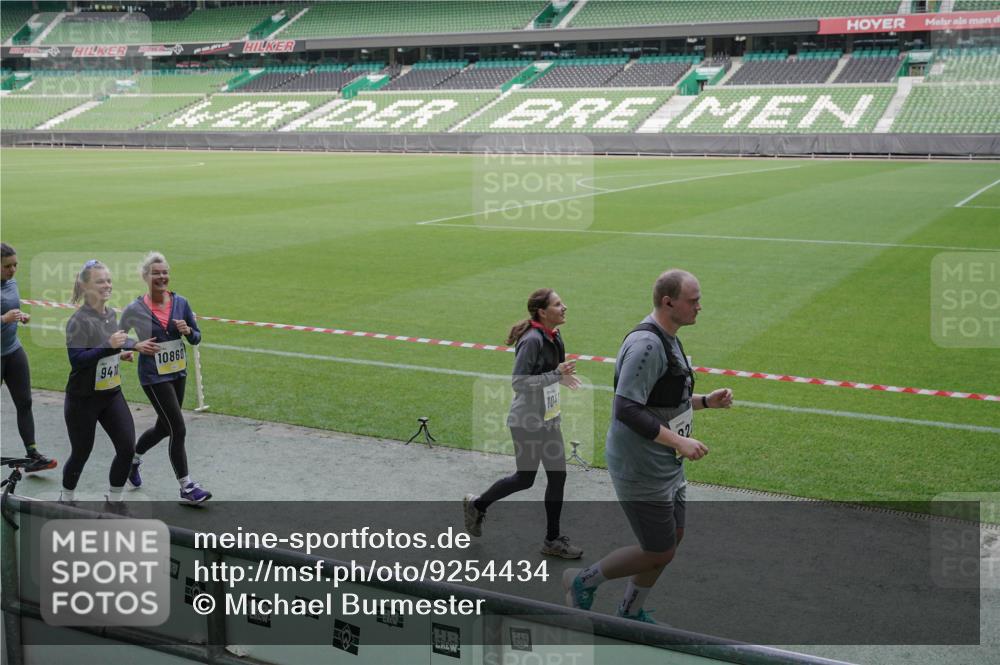 05.10.2025 - 20. swb-Marathon Bremen Michael Burmester http://msf.ph/oto/9254434 05.10.2025 10:42:50 Laufen im Stadion 8225, 8865, 9185, 9212, 9276, 9288, 9410, 9476, 9481, 9493, 9519, 9526, 9557, 9648, 9664, 9675, 9680, 9726, 9731, 9732, 9734, 9736, 9760, 9784, 9798, 9806, 9815, 9822, 9823, 9826, 9861, 9912, 9945, 9972, 9999, 10031, 10074, 10082, 10087, 10146, 10239, 10245, 10264, 10316, 10365, 10366, 10396, 10412, 10415, 10417, 10433, 10463, 10684, 10824, 10860, 10861, 10962, 10969, 11030, 11073, 11083, 11112, 11126, 11142, 11157, 11161, 11170, 11172, 11206, 11215, 11240, 11242 meine-sportfotos.de