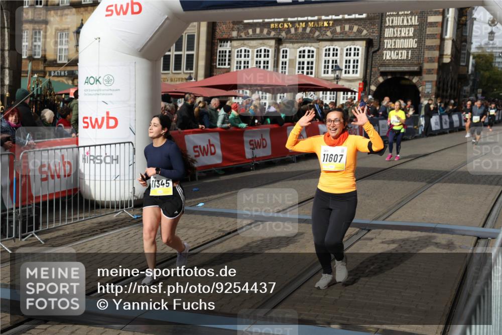 05.10.2025 - 20. swb-Marathon Bremen Yannick Fuchs http://msf.ph/oto/9254437 05.10.2025 11:15:05 Ziel 9303, 10496, 11345, 11607 meine-sportfotos.de