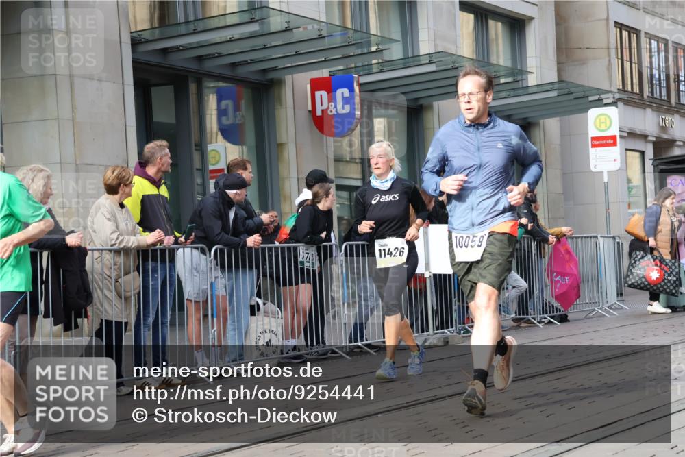 05.10.2025 - 20. swb-Marathon Bremen Strokosch-Dieckow http://msf.ph/oto/9254441 05.10.2025 10:56:26 Ziel 8118, 9188, 9266, 9547, 9669, 9886, 10008, 10042, 10059, 10105, 10145, 10397, 10644, 10683, 10845, 10924, 10971, 11168, 11260, 11274, 11426, 11475, 11675, 11691, 11734, 8118, 9188, 9266, 9547, 9669, 9886, 10008, 10042, 10059, 10105, 10145, 10397, 10644, 10683, 10845, 10924, 10971, 11168, 11260, 11274, 11426, 11475, 11675, 11691, 11734 meine-sportfotos.de
