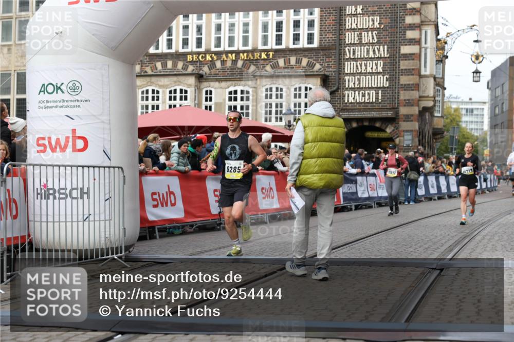05.10.2025 - 20. swb-Marathon Bremen Yannick Fuchs http://msf.ph/oto/9254444 05.10.2025 10:45:59 Ziel 9285, 9960, 10350, 10773, 10823 meine-sportfotos.de