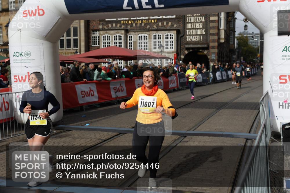 05.10.2025 - 20. swb-Marathon Bremen Yannick Fuchs http://msf.ph/oto/9254446 05.10.2025 11:15:05 Ziel 9303, 10496, 11345, 11607 meine-sportfotos.de