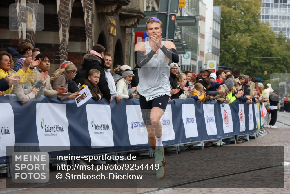 05.10.2025 - 20. swb-Marathon Bremen Strokosch-Dieckow http://msf.ph/oto/9254449 05.10.2025 12:52:44 Ziel 7266 meine-sportfotos.de
