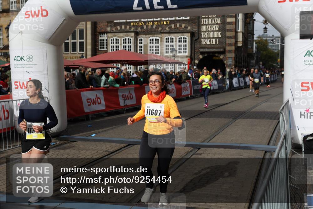 05.10.2025 - 20. swb-Marathon Bremen Yannick Fuchs http://msf.ph/oto/9254454 05.10.2025 11:15:05 Ziel 9303, 10496, 11345, 11607 meine-sportfotos.de