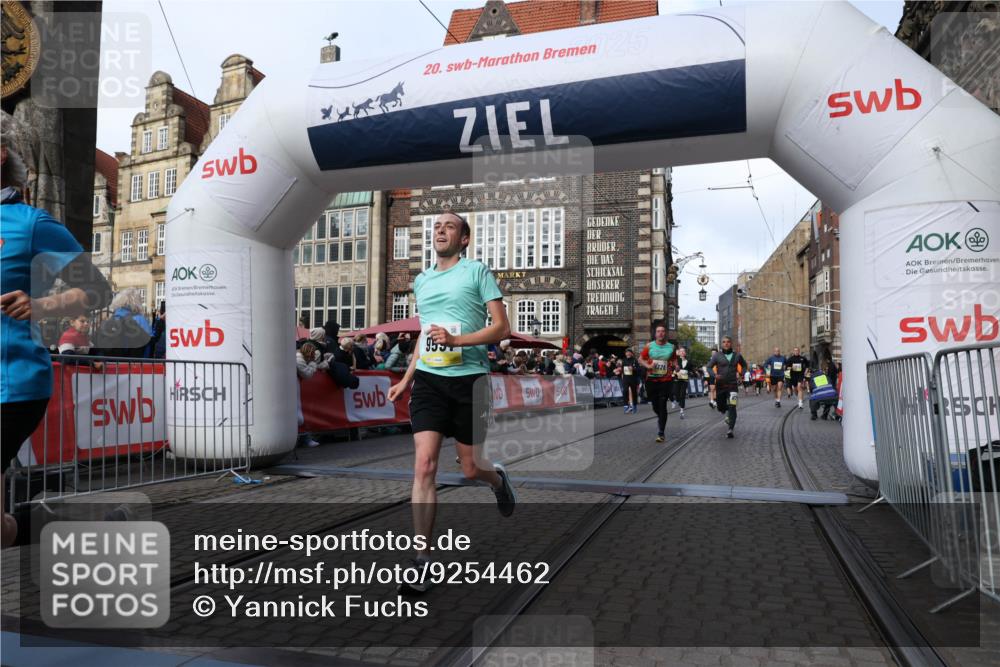 05.10.2025 - 20. swb-Marathon Bremen Yannick Fuchs http://msf.ph/oto/9254462 05.10.2025 10:54:53 Ziel 8326, 9282, 9295, 9436, 9591, 9754, 9776, 10007, 10487, 10770, 11163, 11276 meine-sportfotos.de