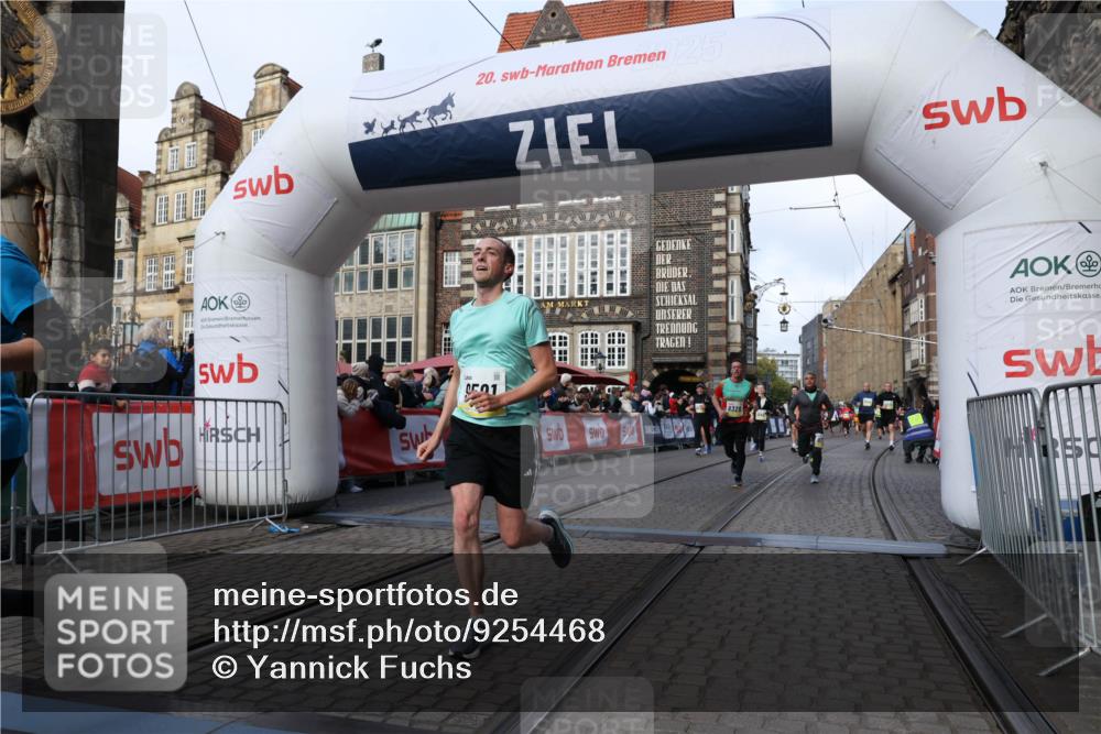 05.10.2025 - 20. swb-Marathon Bremen Yannick Fuchs http://msf.ph/oto/9254468 05.10.2025 10:54:53 Ziel 8326, 9282, 9295, 9436, 9591, 9754, 9776, 10007, 10487, 10770, 11163, 11276 meine-sportfotos.de