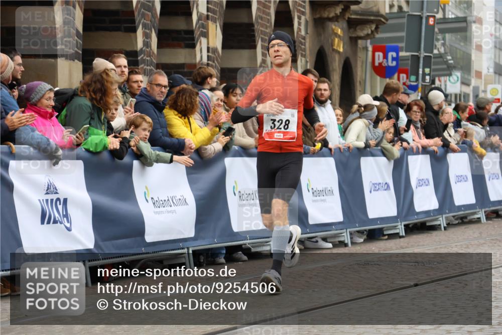 05.10.2025 - 20. swb-Marathon Bremen Strokosch-Dieckow http://msf.ph/oto/9254506 05.10.2025 12:53:09 Ziel 328, 6541 meine-sportfotos.de