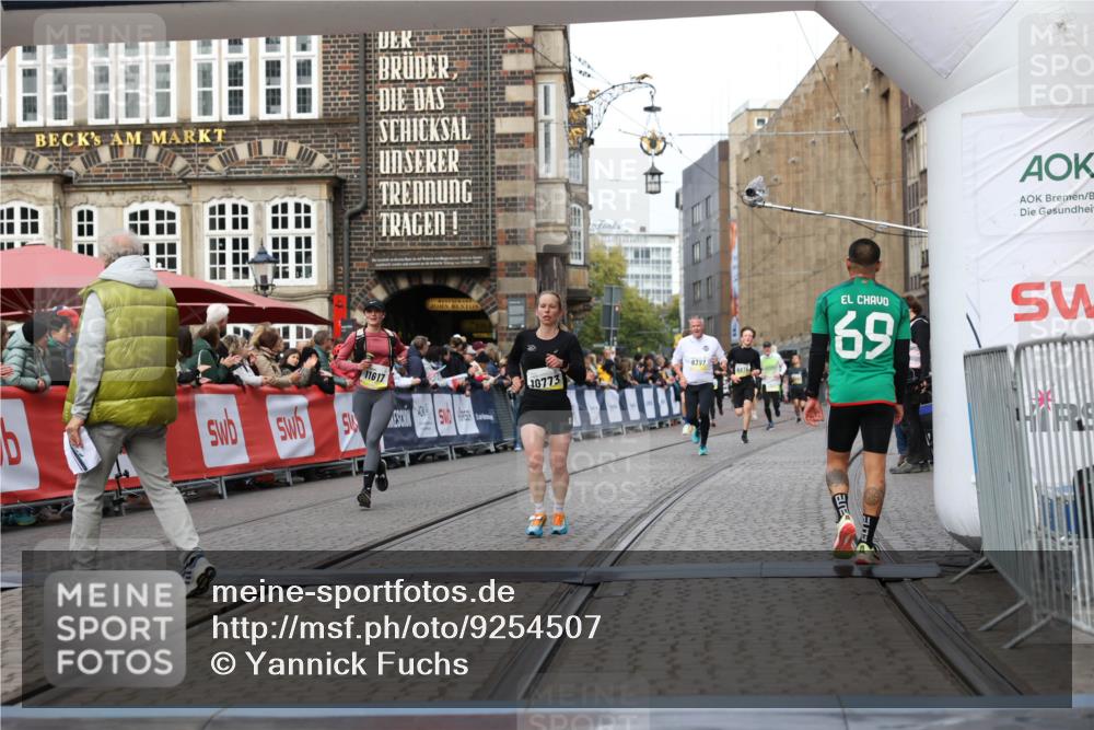05.10.2025 - 20. swb-Marathon Bremen Yannick Fuchs http://msf.ph/oto/9254507 05.10.2025 10:46:01 Ziel 9285, 9960, 10773, 11617 meine-sportfotos.de