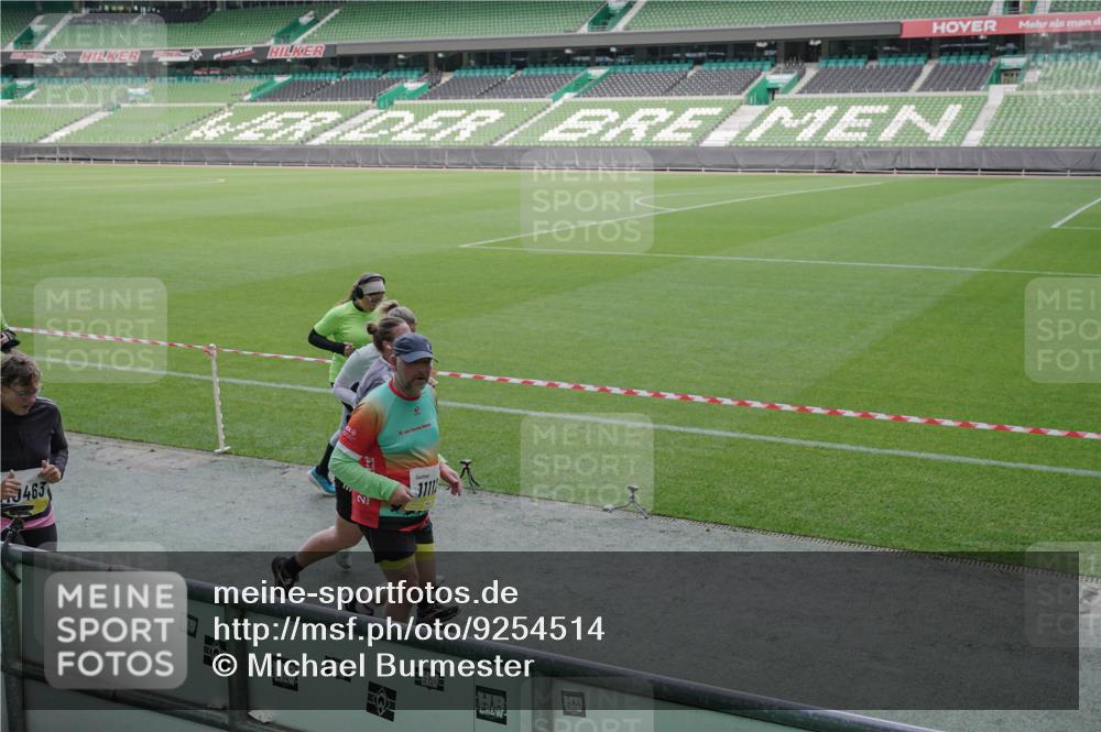 05.10.2025 - 20. swb-Marathon Bremen Michael Burmester http://msf.ph/oto/9254514 05.10.2025 10:42:53 Laufen im Stadion 8225, 9185, 9212, 9276, 9288, 9410, 9476, 9481, 9493, 9526, 9557, 9648, 9664, 9675, 9680, 9726, 9731, 9732, 9734, 9736, 9760, 9784, 9806, 9822, 9823, 9826, 9861, 9912, 9945, 9972, 9999, 10074, 10146, 10239, 10245, 10264, 10316, 10365, 10366, 10396, 10412, 10415, 10417, 10433, 10463, 10684, 10824, 10860, 10861, 10962, 10969, 11030, 11073, 11083, 11112, 11126, 11142, 11157, 11161, 11170, 11172, 11206, 11215, 11240, 11242, 11404, 9519 meine-sportfotos.de