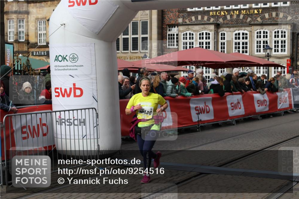 05.10.2025 - 20. swb-Marathon Bremen Yannick Fuchs http://msf.ph/oto/9254516 05.10.2025 11:15:09 Ziel 10496, 11107, 11345, 11607 meine-sportfotos.de