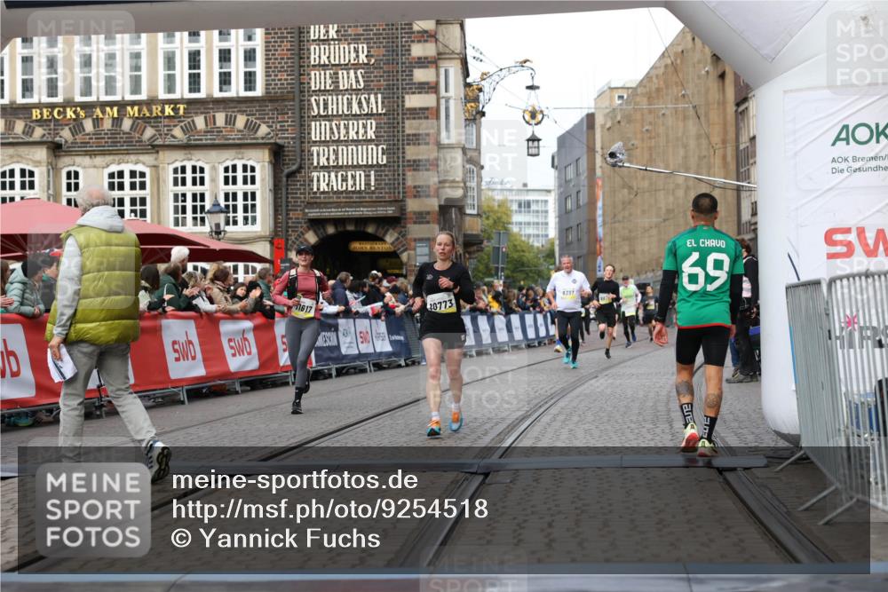 05.10.2025 - 20. swb-Marathon Bremen Yannick Fuchs http://msf.ph/oto/9254518 05.10.2025 10:46:01 Ziel 9285, 9960, 10773, 11617 meine-sportfotos.de