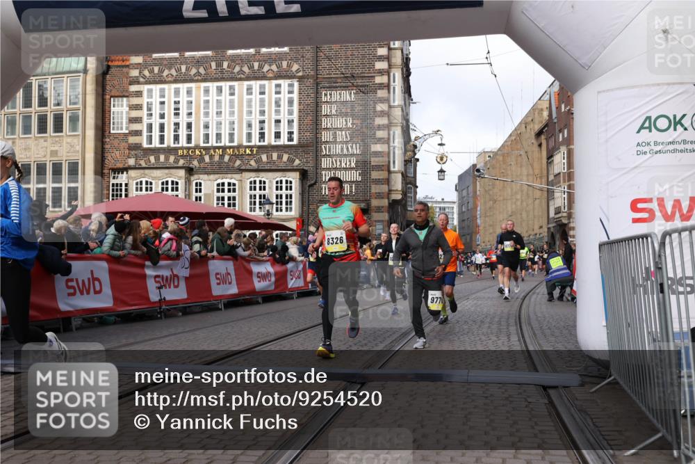 05.10.2025 - 20. swb-Marathon Bremen Yannick Fuchs http://msf.ph/oto/9254520 05.10.2025 10:54:54 Ziel 8326, 9282, 9295, 9436, 9591, 9754, 9776, 10007, 10232, 10233, 10487, 10770, 11163, 11276 meine-sportfotos.de