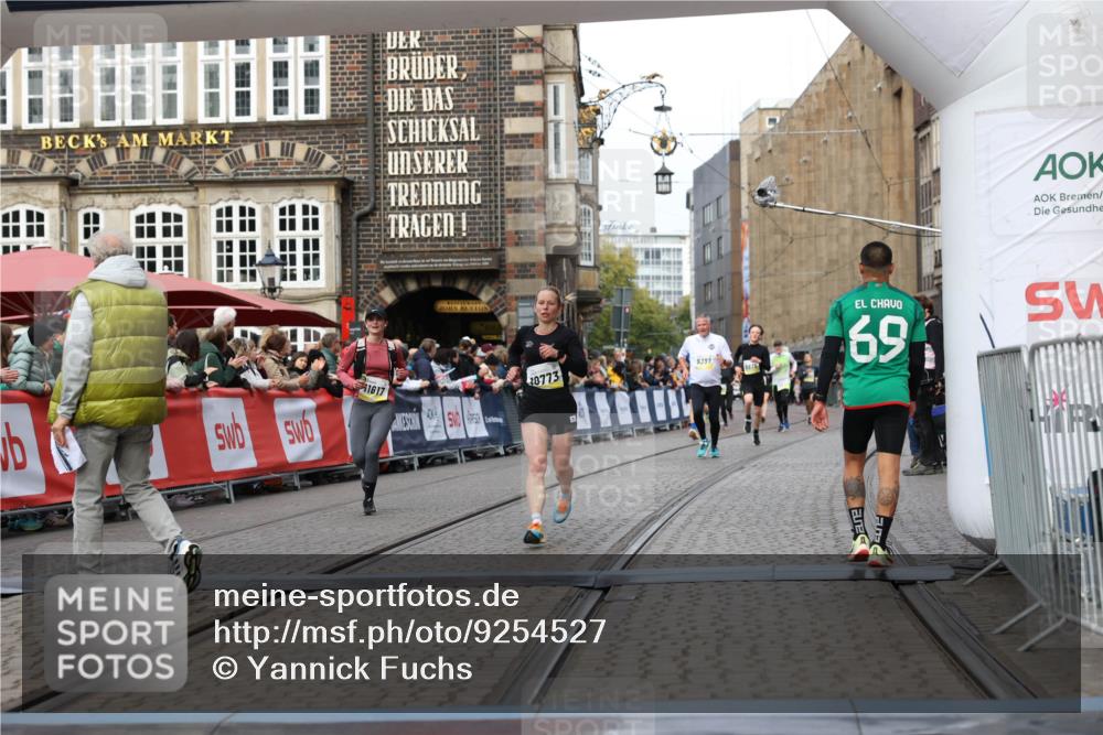 05.10.2025 - 20. swb-Marathon Bremen Yannick Fuchs http://msf.ph/oto/9254527 05.10.2025 10:46:01 Ziel 9285, 9960, 10773, 11617 meine-sportfotos.de