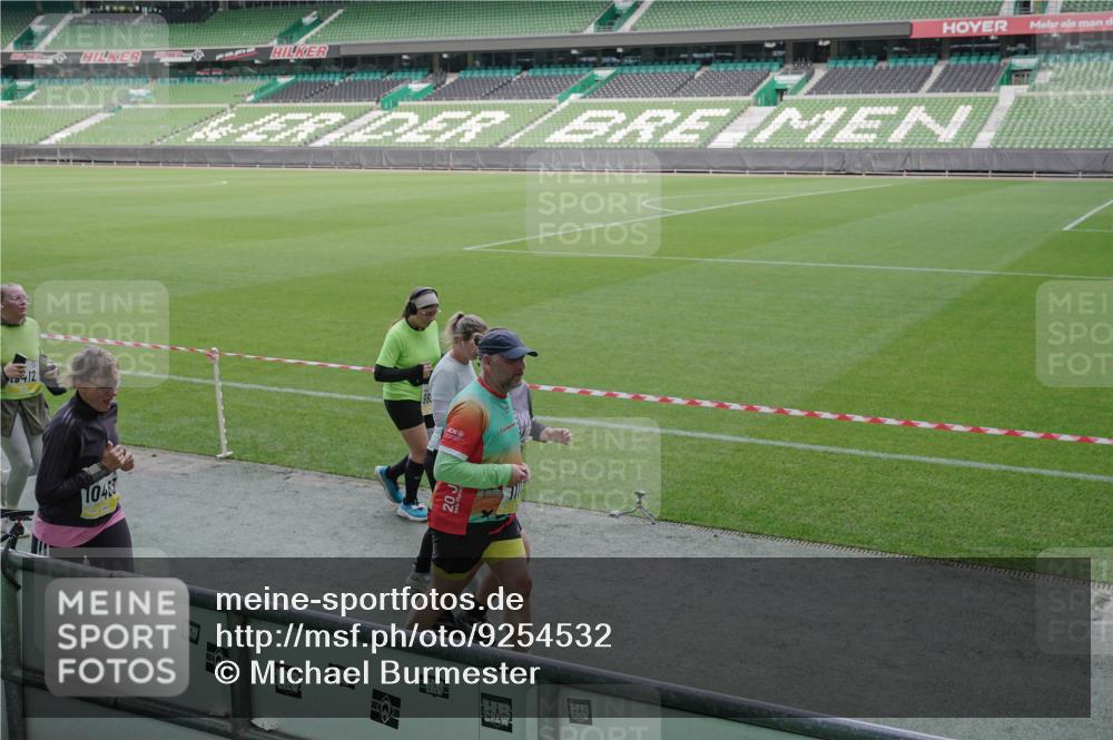 05.10.2025 - 20. swb-Marathon Bremen Michael Burmester http://msf.ph/oto/9254532 05.10.2025 10:42:53 Laufen im Stadion 8225, 9185, 9212, 9276, 9288, 9410, 9476, 9481, 9493, 9526, 9557, 9648, 9664, 9675, 9680, 9726, 9731, 9732, 9734, 9736, 9760, 9784, 9806, 9822, 9823, 9826, 9861, 9912, 9945, 9972, 9999, 10074, 10146, 10239, 10245, 10264, 10316, 10365, 10366, 10396, 10412, 10415, 10417, 10433, 10463, 10684, 10824, 10860, 10861, 10962, 10969, 11030, 11073, 11083, 11112, 11126, 11142, 11157, 11161, 11170, 11172, 11206, 11215, 11240, 11242, 11404, 9519 meine-sportfotos.de