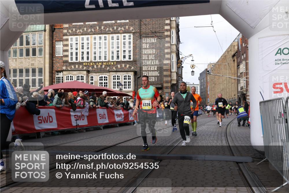 05.10.2025 - 20. swb-Marathon Bremen Yannick Fuchs http://msf.ph/oto/9254535 05.10.2025 10:54:54 Ziel 8326, 9282, 9295, 9436, 9591, 9754, 9776, 10007, 10232, 10233, 10487, 10770, 11163, 11276 meine-sportfotos.de