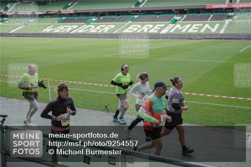 05.10.2025 - 20. swb-Marathon Bremen Michael Burmester http://msf.ph/oto/9254557 05.10.2025 10:42:54 Laufen im Stadion 8225, 9185, 9212, 9276, 9288, 9410, 9476, 9481, 9493, 9526, 9557, 9648, 9664, 9675, 9680, 9726, 9731, 9732, 9734, 9736, 9760, 9784, 9806, 9822, 9823, 9826, 9861, 9912, 9945, 9972, 9999, 10074, 10146, 10239, 10245, 10264, 10316, 10365, 10366, 10396, 10412, 10415, 10417, 10433, 10463, 10596, 10684, 10824, 10860, 10861, 10962, 10969, 11030, 11073, 11083, 11112, 11126, 11142, 11157, 11161, 11170, 11172, 11206, 11215, 11240, 11242, 11404, 11536, 9519 meine-sportfotos.de