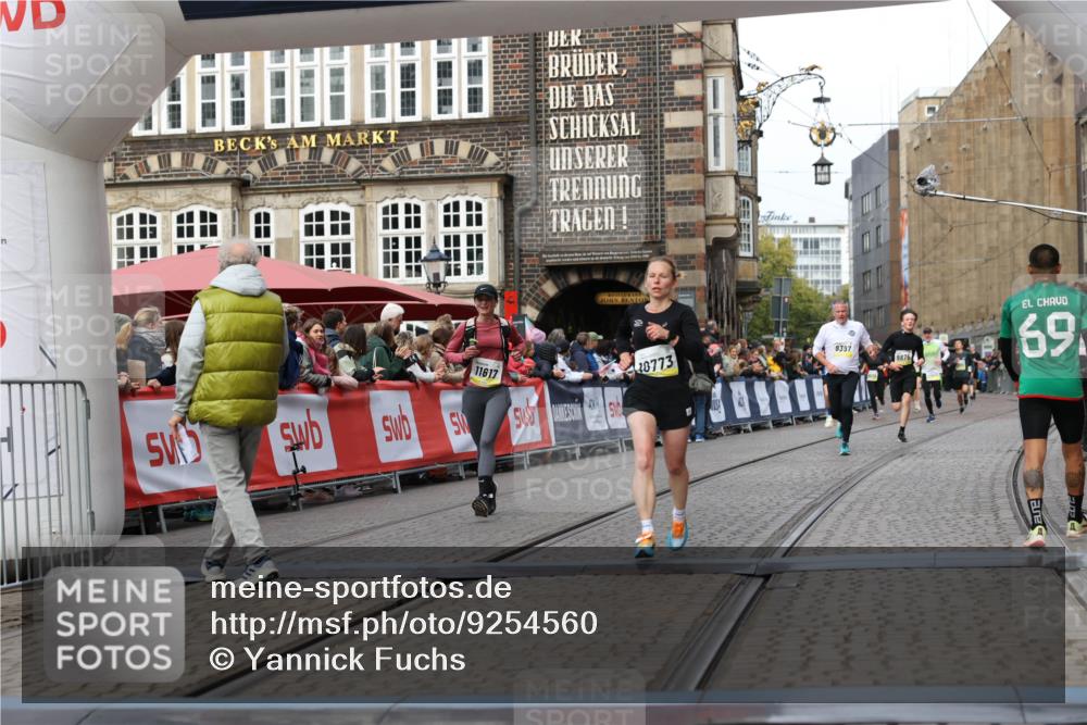05.10.2025 - 20. swb-Marathon Bremen Yannick Fuchs http://msf.ph/oto/9254560 05.10.2025 10:46:02 Ziel 9285, 9397, 9876, 10773, 11617 meine-sportfotos.de