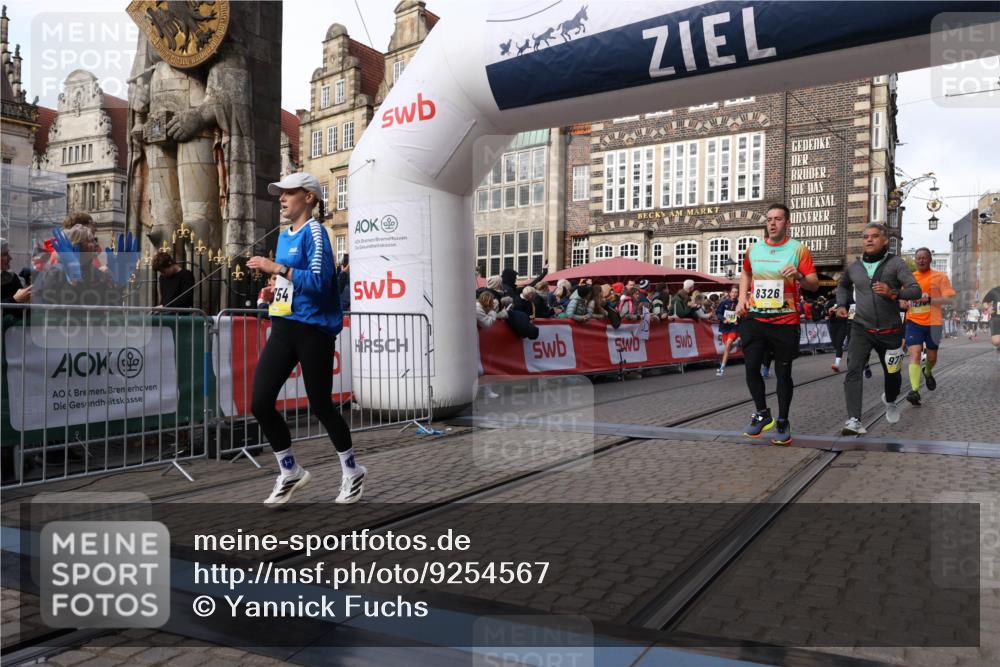 05.10.2025 - 20. swb-Marathon Bremen Yannick Fuchs http://msf.ph/oto/9254567 05.10.2025 10:54:54 Ziel 8326, 9282, 9295, 9436, 9591, 9754, 9776, 10007, 10232, 10233, 10487, 10770, 11163, 11276 meine-sportfotos.de