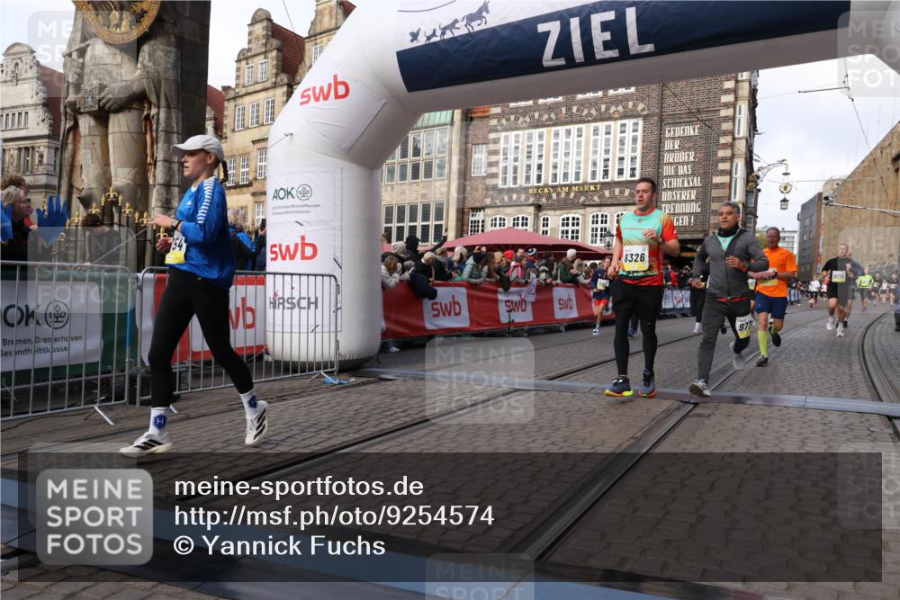 05.10.2025 - 20. swb-Marathon Bremen Yannick Fuchs http://msf.ph/oto/9254574 05.10.2025 10:54:54 Ziel 8326, 9282, 9295, 9436, 9591, 9754, 9776, 10007, 10232, 10233, 10487, 10770, 11163, 11276 meine-sportfotos.de