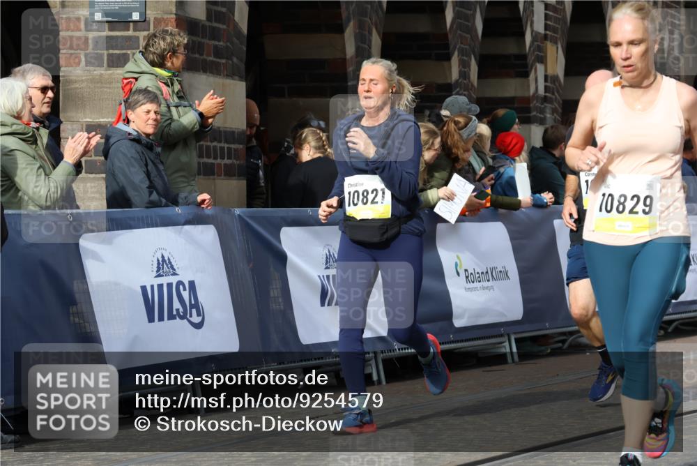 05.10.2025 - 20. swb-Marathon Bremen Strokosch-Dieckow http://msf.ph/oto/9254579 05.10.2025 11:02:20 Ziel 9748, 10093, 10130, 10194, 10821, 10829, 10982, 10983, 11386 meine-sportfotos.de
