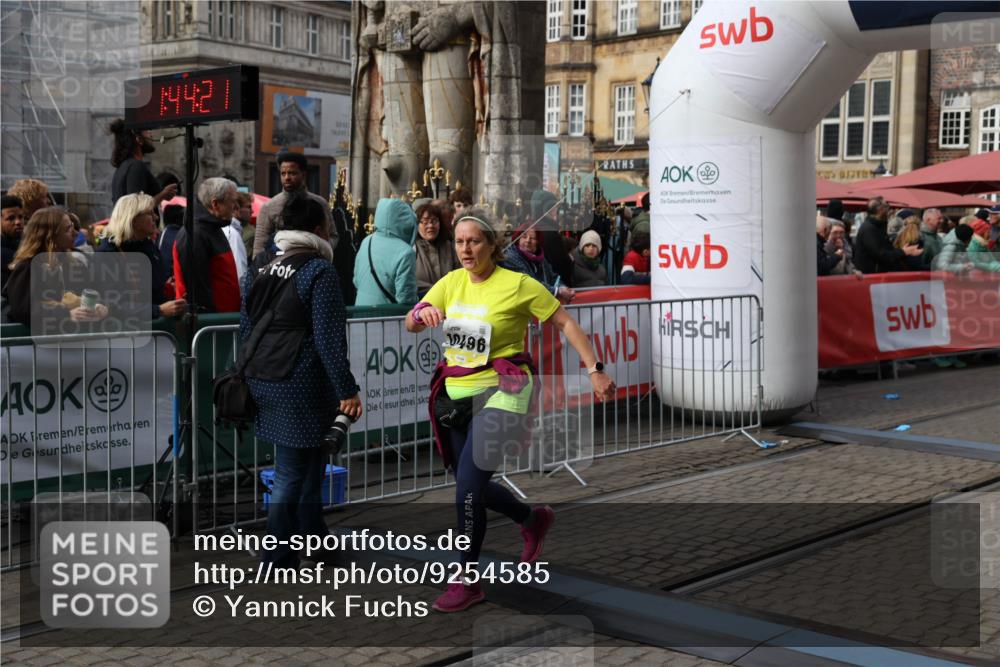 05.10.2025 - 20. swb-Marathon Bremen Yannick Fuchs http://msf.ph/oto/9254585 05.10.2025 11:15:10 Ziel 10496, 10647, 11107, 11345, 11607 meine-sportfotos.de