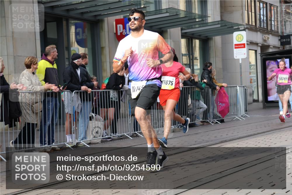 05.10.2025 - 20. swb-Marathon Bremen Strokosch-Dieckow http://msf.ph/oto/9254590 05.10.2025 10:56:35 Ziel 5172, 9188, 9266, 9451, 9669, 9797, 9937, 10059, 10069, 10105, 10145, 10397, 10644, 10683, 10845, 10867, 10924, 11168, 11274, 11426, 11435, 11566, 11675, 11734, 5172, 9188, 9266, 9451, 9669, 9797, 9937, 10059, 10069, 10105, 10145, 10397, 10644, 10683, 10845, 10867, 10924, 11168, 11274, 11426, 11435, 11566, 11675, 11734 meine-sportfotos.de