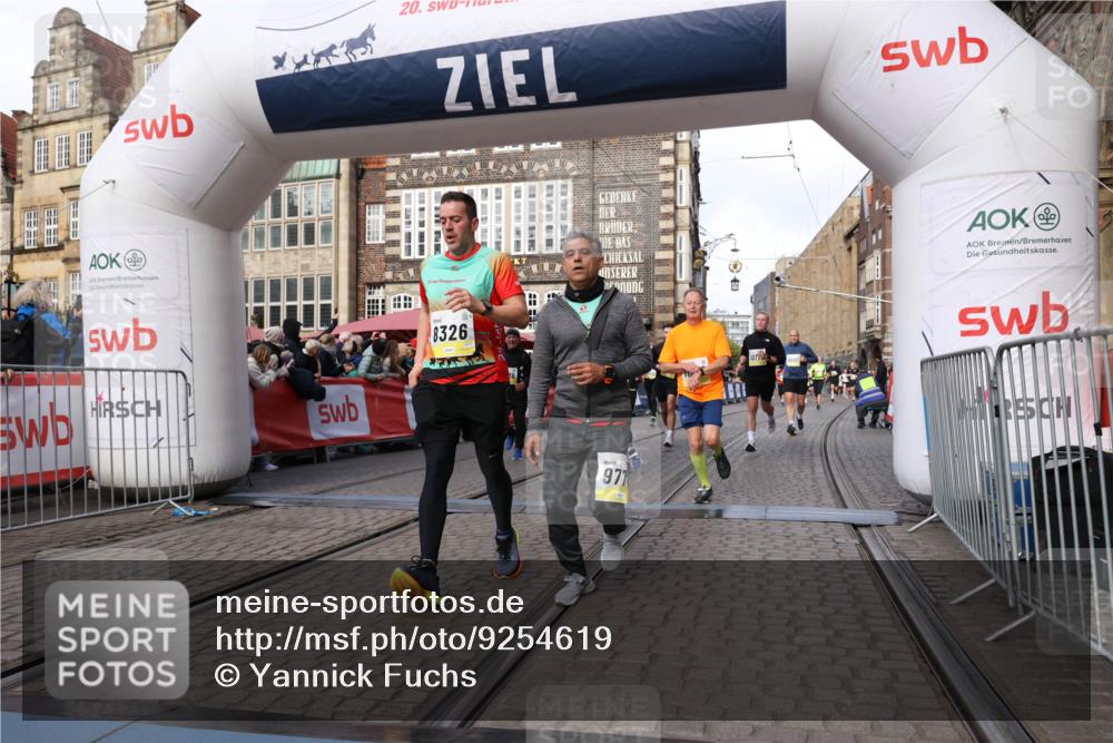 05.10.2025 - 20. swb-Marathon Bremen Yannick Fuchs http://msf.ph/oto/9254619 05.10.2025 10:54:55 Ziel 8326, 9282, 9295, 9436, 9560, 9591, 9754, 9776, 10007, 10024, 10232, 10233, 10487, 10770, 11163, 11276 meine-sportfotos.de