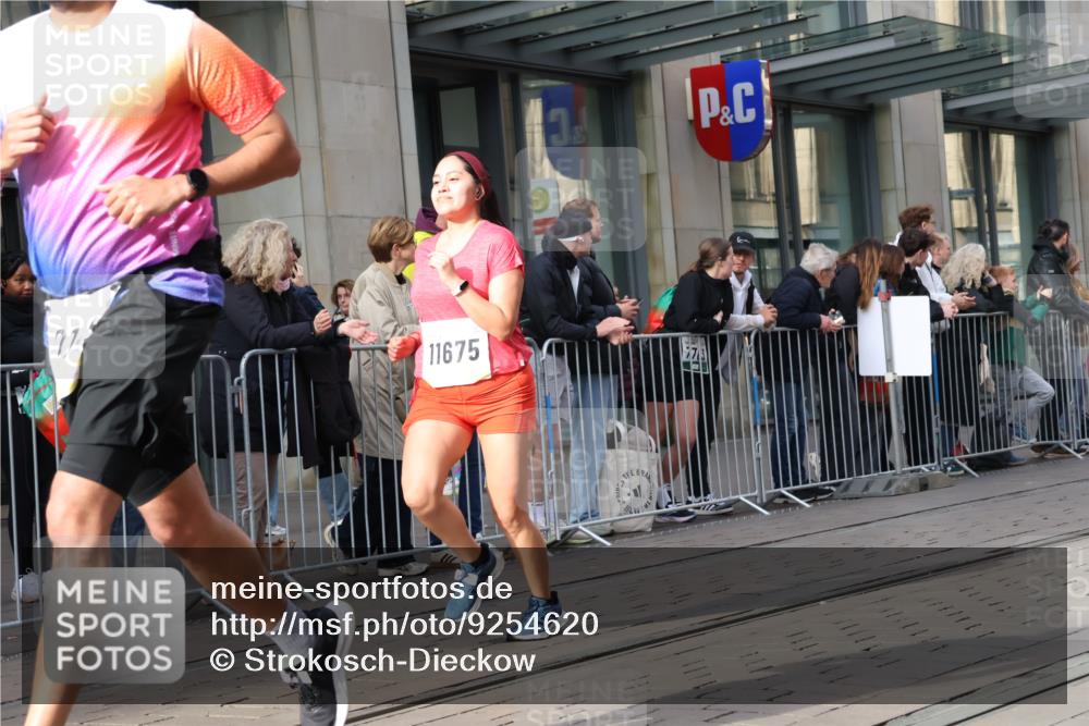 05.10.2025 - 20. swb-Marathon Bremen Strokosch-Dieckow http://msf.ph/oto/9254620 05.10.2025 10:56:36 Ziel 5172, 9188, 9231, 9266, 9314, 9451, 9669, 9797, 9937, 10059, 10069, 10105, 10145, 10397, 10845, 10867, 10924, 11168, 11274, 11426, 11435, 11566, 11675, 11734, 5172, 9188, 9231, 9266, 9314, 9451, 9669, 9797, 9937, 10059, 10069, 10105, 10145, 10397, 10845, 10867, 10924, 11168, 11274, 11426, 11435, 11566, 11675, 11734 meine-sportfotos.de