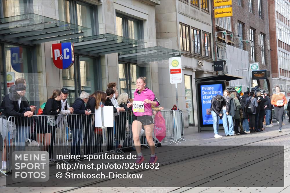 05.10.2025 - 20. swb-Marathon Bremen Strokosch-Dieckow http://msf.ph/oto/9254632 05.10.2025 10:56:36 Ziel 5172, 9188, 9231, 9266, 9314, 9451, 9669, 9797, 9937, 10059, 10069, 10105, 10145, 10397, 10845, 10867, 10924, 11168, 11274, 11426, 11435, 11566, 11675, 11734, 5172, 9188, 9231, 9266, 9314, 9451, 9669, 9797, 9937, 10059, 10069, 10105, 10145, 10397, 10845, 10867, 10924, 11168, 11274, 11426, 11435, 11566, 11675, 11734 meine-sportfotos.de