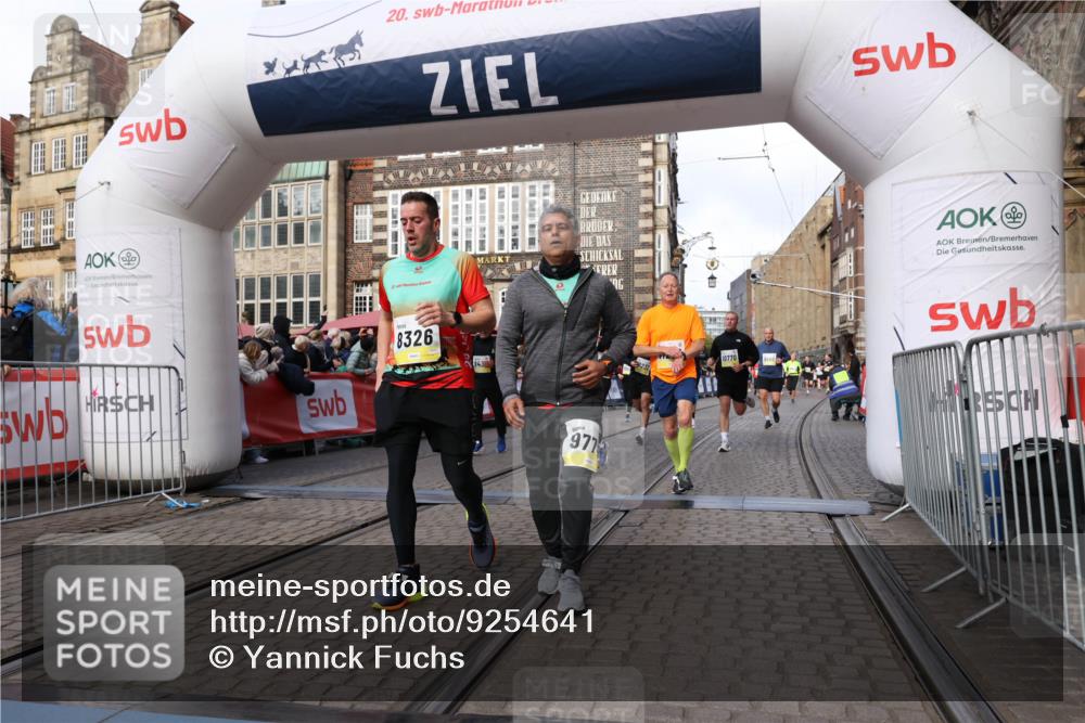05.10.2025 - 20. swb-Marathon Bremen Yannick Fuchs http://msf.ph/oto/9254641 05.10.2025 10:54:55 Ziel 8326, 9282, 9295, 9436, 9560, 9591, 9754, 9776, 10007, 10024, 10232, 10233, 10487, 10770, 11163, 11276 meine-sportfotos.de