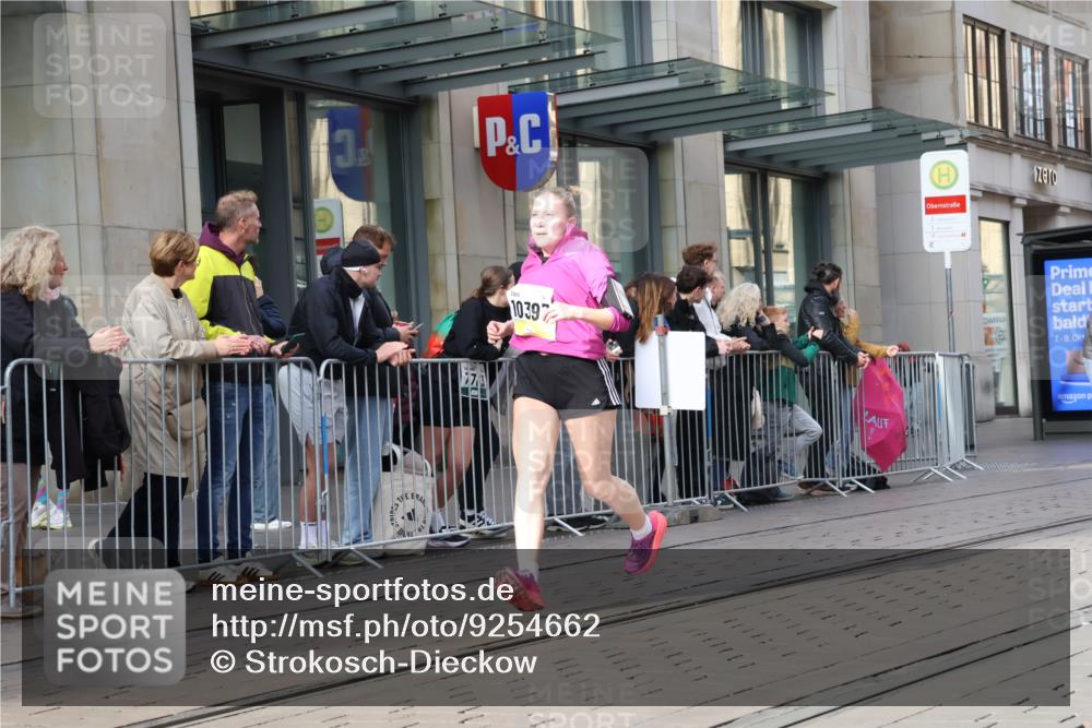 05.10.2025 - 20. swb-Marathon Bremen Strokosch-Dieckow http://msf.ph/oto/9254662 05.10.2025 10:56:37 Ziel 5172, 9188, 9231, 9314, 9451, 9669, 9797, 9937, 10069, 10105, 10145, 10397, 10845, 10867, 10924, 11168, 11274, 11426, 11435, 11566, 11675, 11734, 5172, 9188, 9231, 9314, 9451, 9669, 9797, 9937, 10069, 10105, 10145, 10397, 10845, 10867, 10924, 11168, 11274, 11426, 11435, 11566, 11675, 11734 meine-sportfotos.de