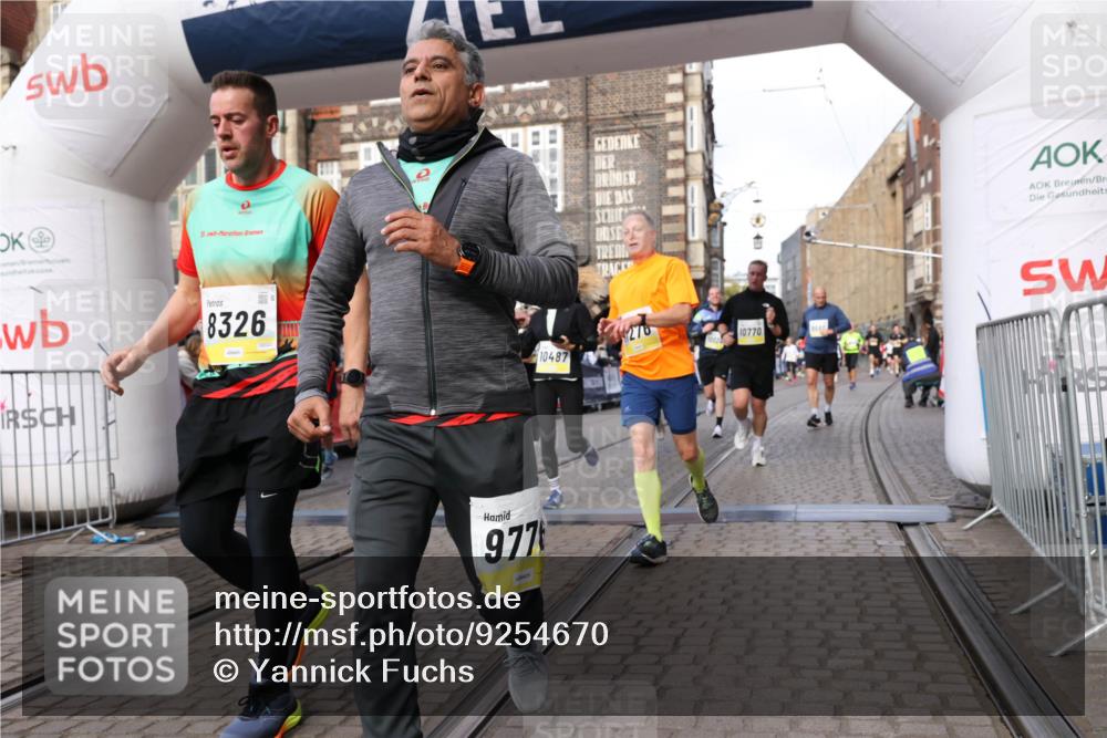 05.10.2025 - 20. swb-Marathon Bremen Yannick Fuchs http://msf.ph/oto/9254670 05.10.2025 10:54:56 Ziel 8326, 9282, 9295, 9436, 9560, 9591, 9754, 9776, 10007, 10024, 10232, 10233, 10487, 10609, 10770, 11163, 11276, 11373 meine-sportfotos.de