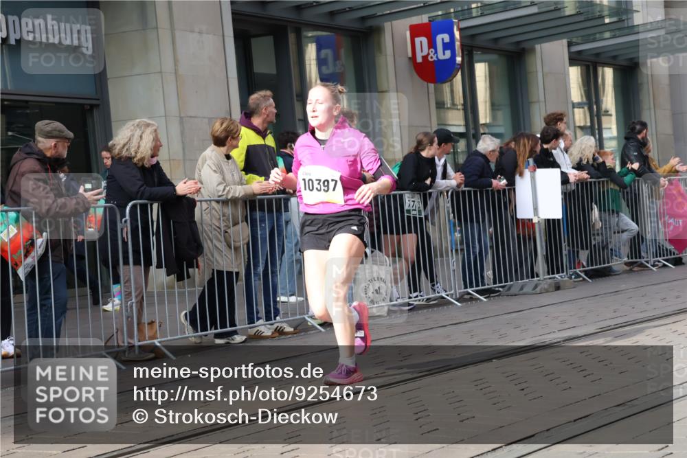 05.10.2025 - 20. swb-Marathon Bremen Strokosch-Dieckow http://msf.ph/oto/9254673 05.10.2025 10:56:38 Ziel 5172, 9188, 9231, 9314, 9451, 9577, 9669, 9797, 9937, 10069, 10105, 10145, 10397, 10545, 10845, 10867, 10924, 11138, 11168, 11202, 11274, 11426, 11435, 11566, 11675, 11734, 5172, 9188, 9231, 9314, 9451, 9577, 9669, 9797, 9937, 10069, 10105, 10145, 10397, 10545, 10845, 10867, 10924, 11138, 11168, 11202, 11274, 11426, 11435, 11566, 11675, 11734 meine-sportfotos.de