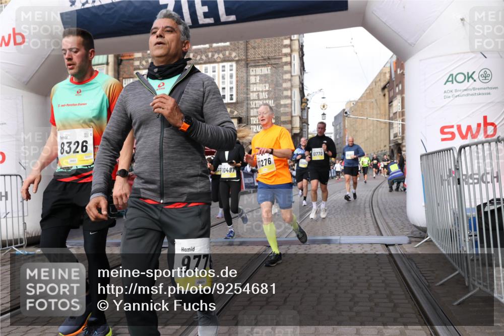05.10.2025 - 20. swb-Marathon Bremen Yannick Fuchs http://msf.ph/oto/9254681 05.10.2025 10:54:56 Ziel 8326, 9282, 9295, 9436, 9560, 9591, 9754, 9776, 10007, 10024, 10232, 10233, 10487, 10609, 10770, 11163, 11276, 11373 meine-sportfotos.de