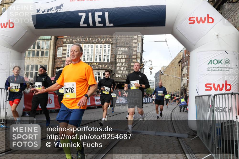 05.10.2025 - 20. swb-Marathon Bremen Yannick Fuchs http://msf.ph/oto/9254687 05.10.2025 10:54:57 Ziel 8326, 9282, 9295, 9436, 9560, 9591, 9754, 9776, 10007, 10024, 10232, 10233, 10487, 10609, 10770, 11163, 11276, 11373 meine-sportfotos.de