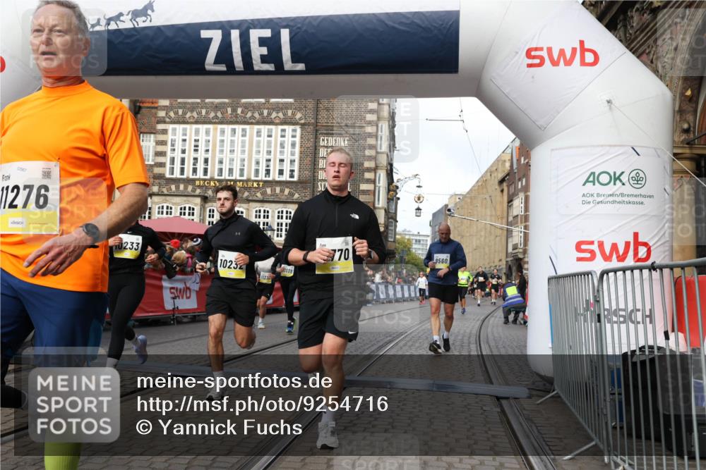 05.10.2025 - 20. swb-Marathon Bremen Yannick Fuchs http://msf.ph/oto/9254716 05.10.2025 10:54:57 Ziel 8326, 9282, 9295, 9436, 9560, 9591, 9754, 9776, 10007, 10024, 10232, 10233, 10487, 10609, 10770, 11163, 11276, 11373 meine-sportfotos.de