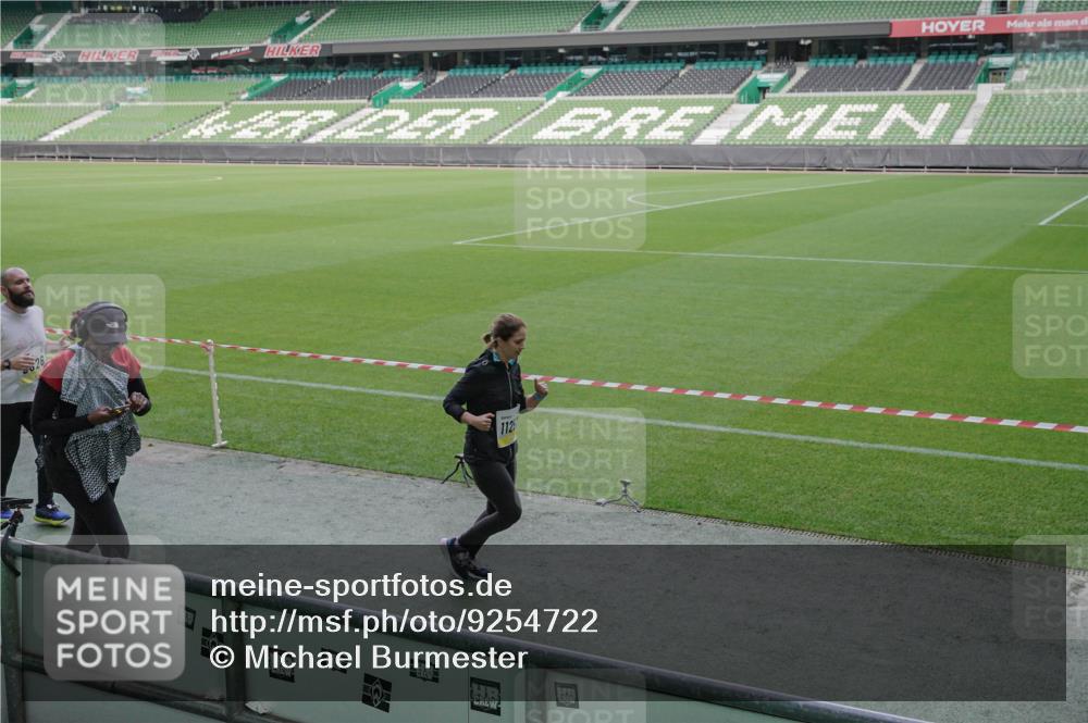 05.10.2025 - 20. swb-Marathon Bremen Michael Burmester http://msf.ph/oto/9254722 05.10.2025 10:42:59 Laufen im Stadion 8225, 9185, 9212, 9276, 9288, 9410, 9476, 9481, 9493, 9526, 9557, 9664, 9675, 9680, 9726, 9731, 9732, 9734, 9736, 9760, 9784, 9806, 9822, 9823, 9826, 9848, 9861, 9867, 9912, 9945, 9972, 9999, 10074, 10146, 10245, 10315, 10316, 10365, 10366, 10396, 10412, 10415, 10417, 10433, 10463, 10596, 10684, 10849, 10860, 10861, 10962, 10969, 11030, 11073, 11083, 11112, 11126, 11157, 11161, 11170, 11172, 11215, 11240, 11242, 11285, 11404, 11536, 9519, 9648 meine-sportfotos.de