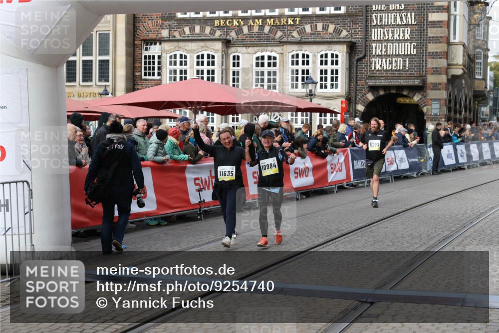 05.10.2025 - 20. swb-Marathon Bremen Yannick Fuchs http://msf.ph/oto/9254740 05.10.2025 11:15:15 Ziel 10496, 10647, 10984, 11107, 11635 meine-sportfotos.de