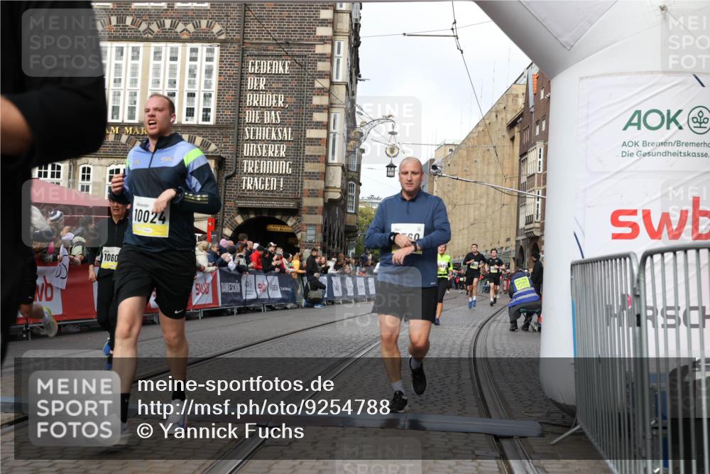 05.10.2025 - 20. swb-Marathon Bremen Yannick Fuchs http://msf.ph/oto/9254788 05.10.2025 10:54:58 Ziel 8326, 9282, 9295, 9436, 9560, 9591, 9754, 9776, 10024, 10232, 10233, 10487, 10609, 10770, 11163, 11276, 11373 meine-sportfotos.de
