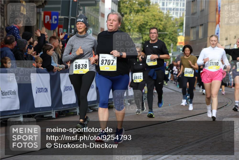 05.10.2025 - 20. swb-Marathon Bremen Strokosch-Dieckow http://msf.ph/oto/9254793 05.10.2025 11:02:26 Ziel 9468, 9647, 9707, 9802, 9839, 10033, 10093, 10194, 10615, 10982, 10983, 11110, 11537, 11538, 11711 meine-sportfotos.de