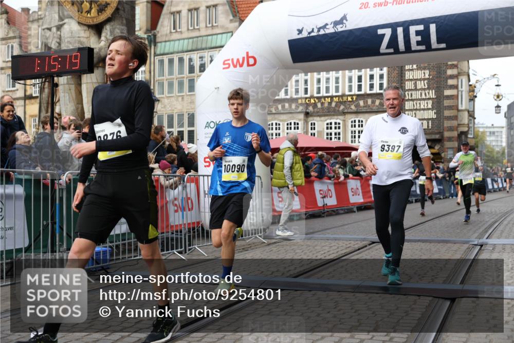 05.10.2025 - 20. swb-Marathon Bremen Yannick Fuchs http://msf.ph/oto/9254801 05.10.2025 10:46:08 Ziel 9397, 9500, 9876, 10090, 10688, 10773, 11074, 11513, 11617 meine-sportfotos.de