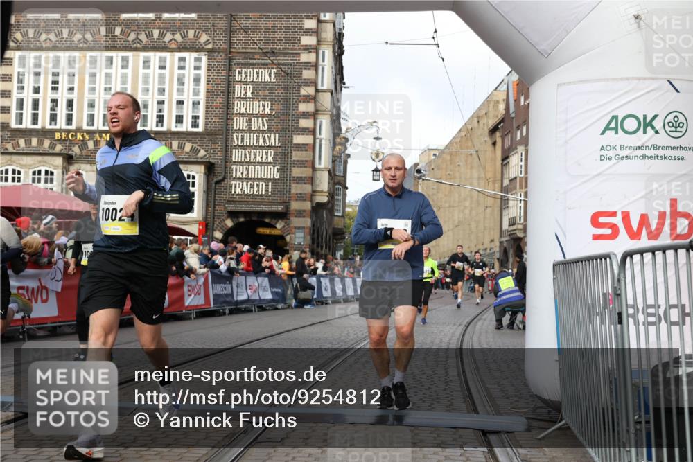 05.10.2025 - 20. swb-Marathon Bremen Yannick Fuchs http://msf.ph/oto/9254812 05.10.2025 10:54:58 Ziel 8326, 9282, 9295, 9436, 9560, 9591, 9754, 9776, 10024, 10232, 10233, 10487, 10609, 10770, 11163, 11276, 11373 meine-sportfotos.de