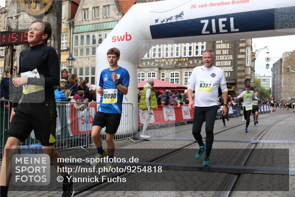 05.10.2025 - 20. swb-Marathon Bremen Yannick Fuchs http://msf.ph/oto/9254818 05.10.2025 10:46:08 Ziel 9397, 9500, 9876, 10090, 10688, 10773, 11074, 11513, 11617 meine-sportfotos.de